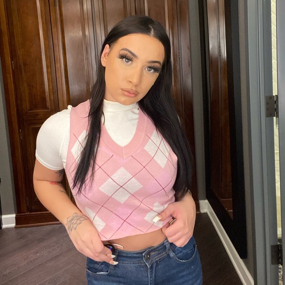 Pink sweater vest *only - Picture 4 of 4